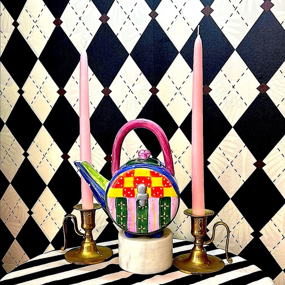 Milson & Louis Hand-Painted Ceramic Teapot – Whimsical Design - Picture 6 of 16